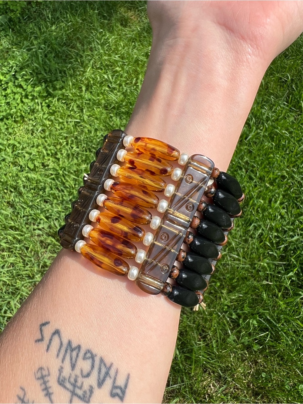 Vintage bracelet faux Amber tortoise shell and Black acrylic beads stretch boho